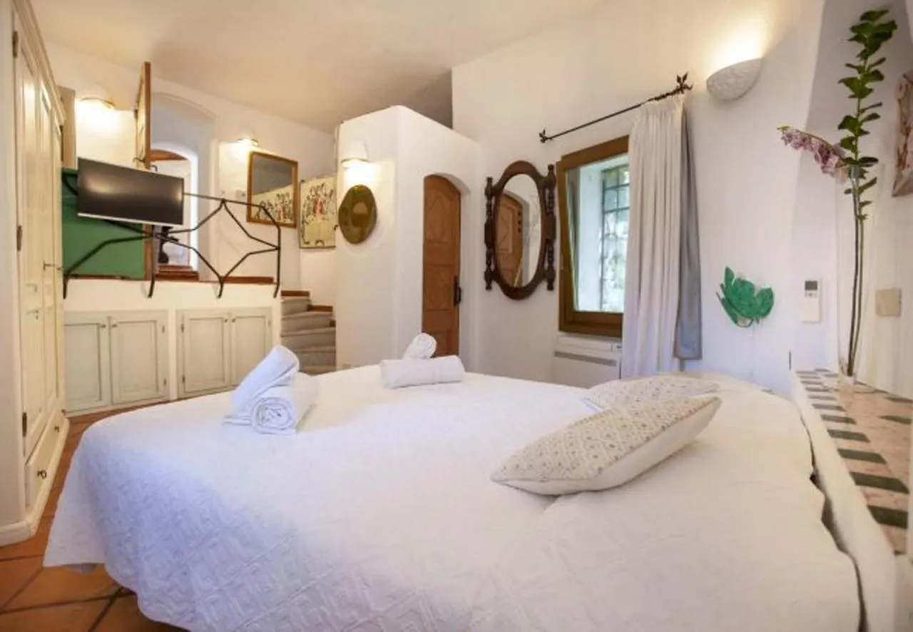 Charming Villa In Olbia With Shared Pool And Garden بورتو روتوندو