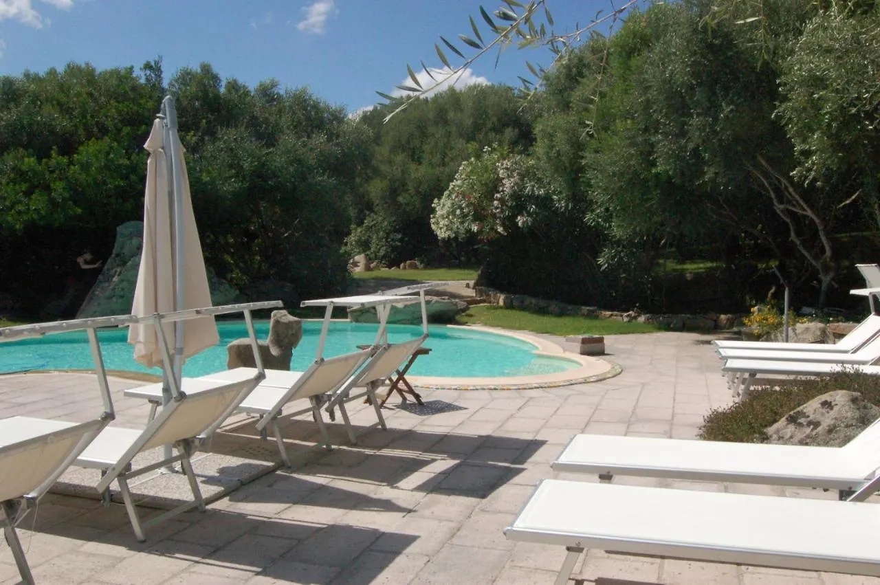 Charming Villa In Olbia With Shared Pool And Garden بورتو روتوندو