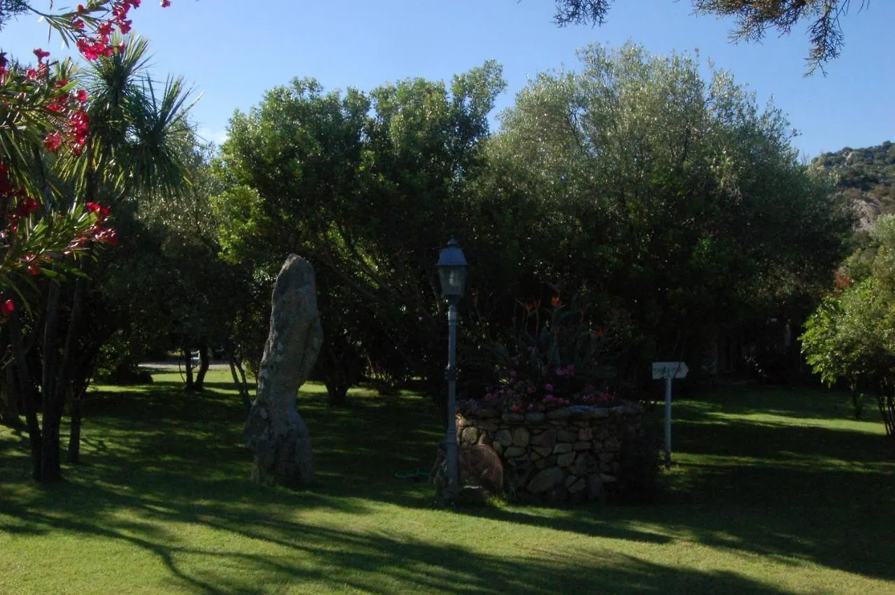 Charming Villa In Olbia With Shared Pool And Garden بورتو روتوندو