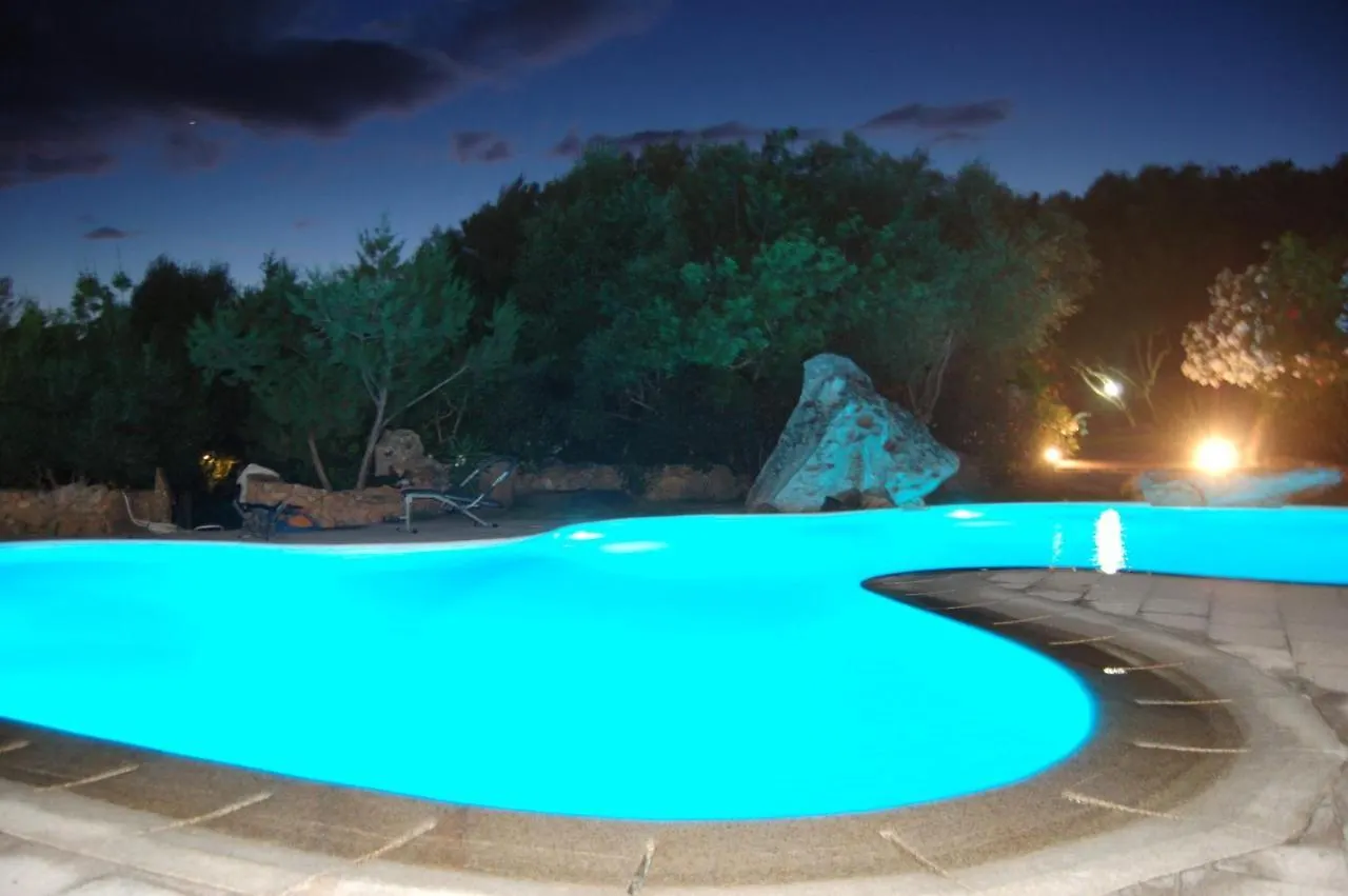 Charming Villa In Olbia With Shared Pool And Garden بورتو روتوندو إيطاليا
