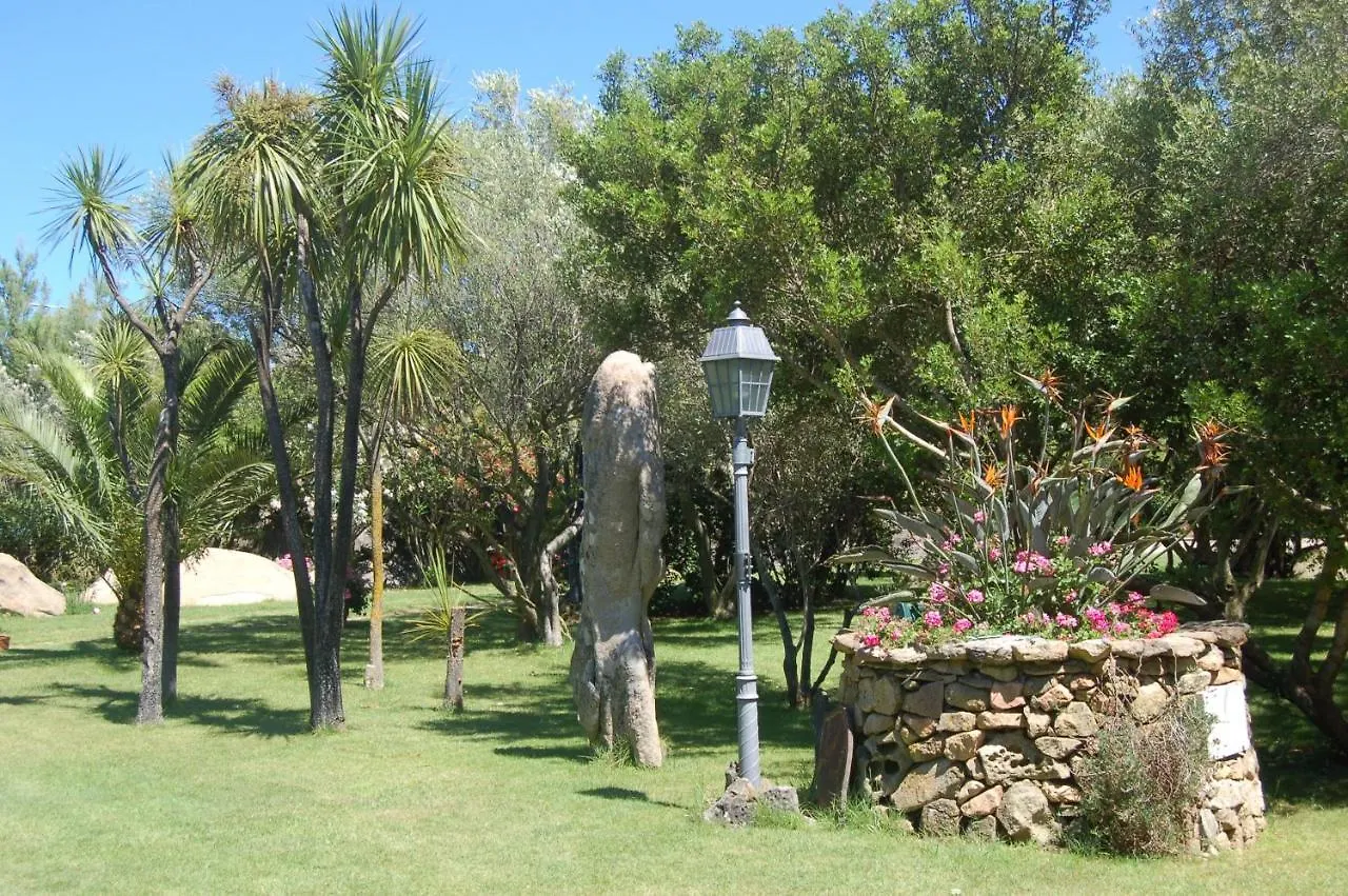 Charming Villa In Olbia With Shared Pool And Garden بورتو روتوندو