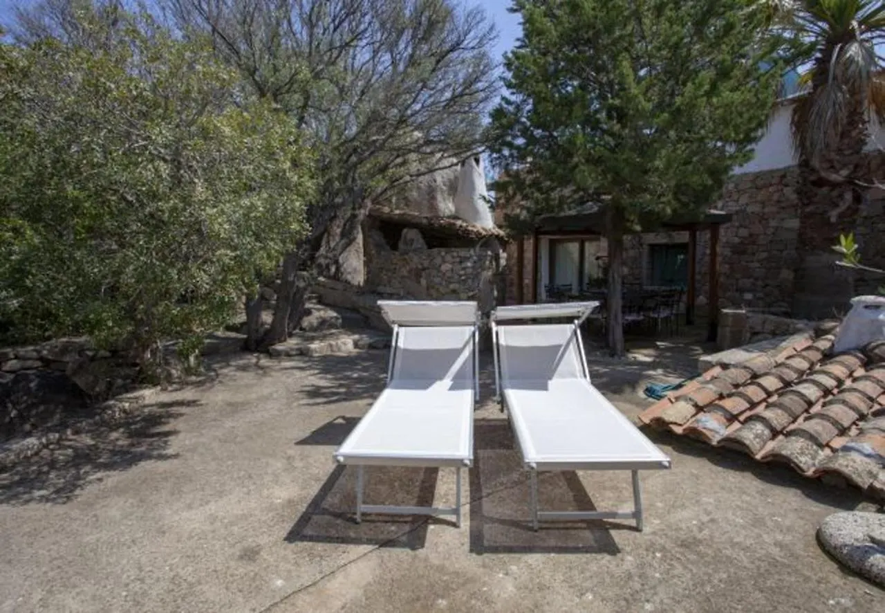 Charming Villa In Olbia With Shared Pool And Garden بورتو روتوندو