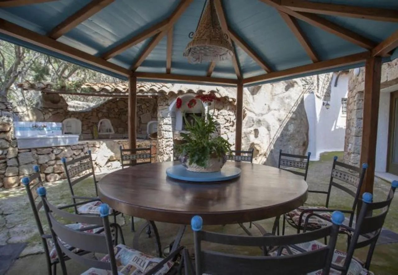 Charming Villa In Olbia With Shared Pool And Garden بورتو روتوندو 0*,  إيطاليا